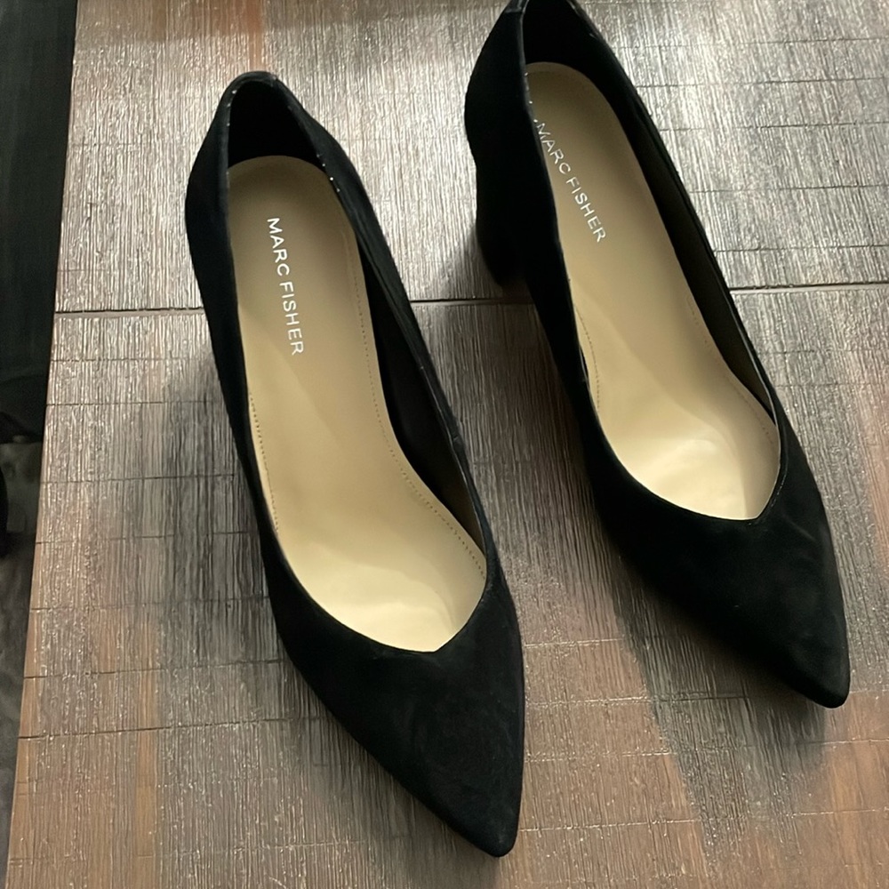 Brand new w/o tags Marc fisher Caitlin pumps black suede